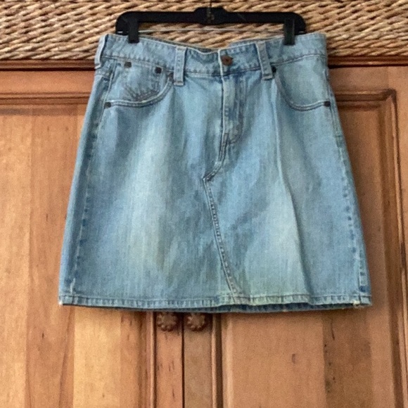🦋Levis Jeans So Fun Size 16 Fun to Wear Denim Skirt Wardrobe Must Have 🦋 - Picture 2 of 11